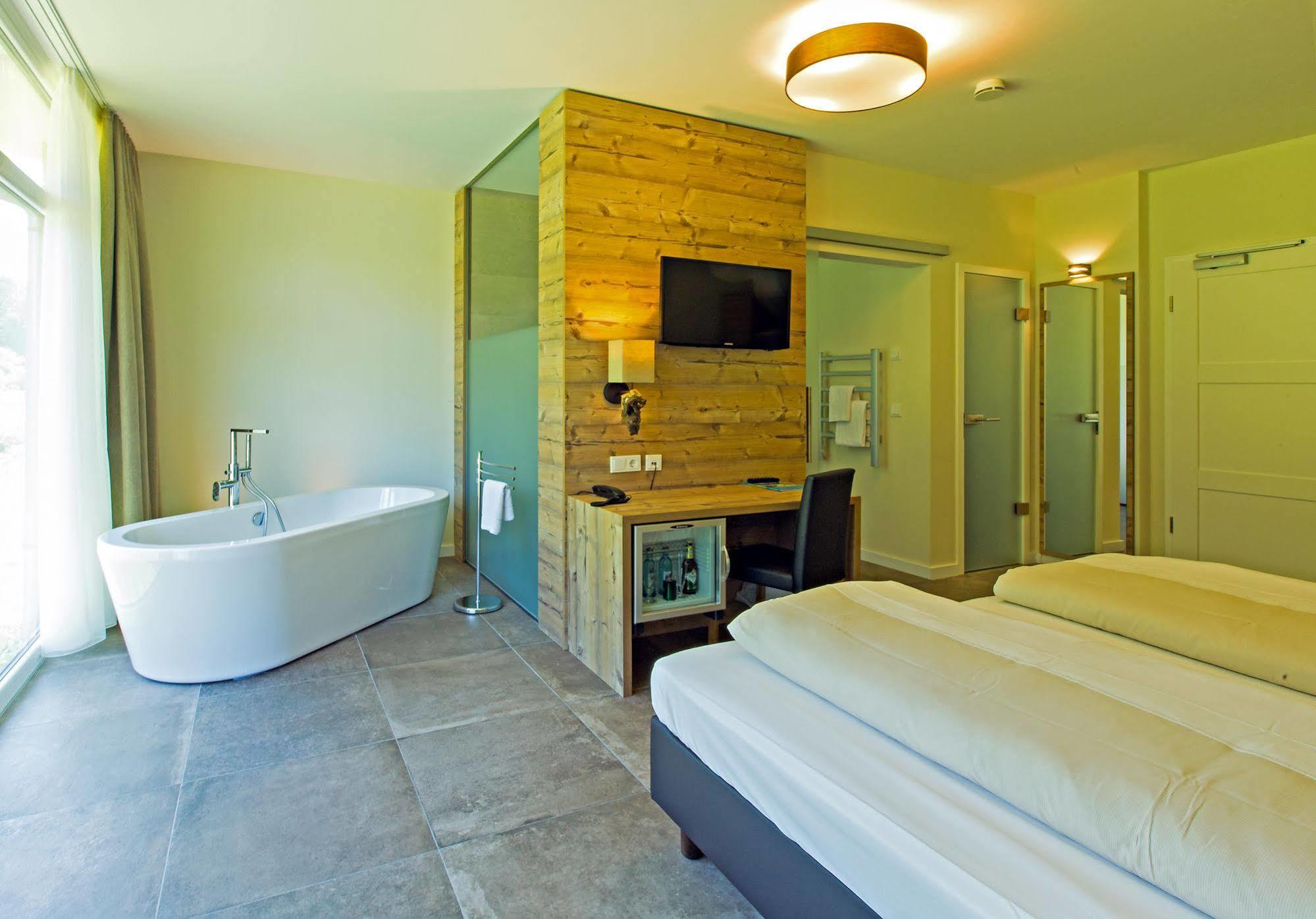 Landhotel Weihermuehle Thaleischweiler-Froschen Luaran gambar